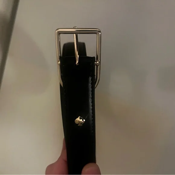 Sleek Black Leather Kate Spade Belt - Picture 4 of 9